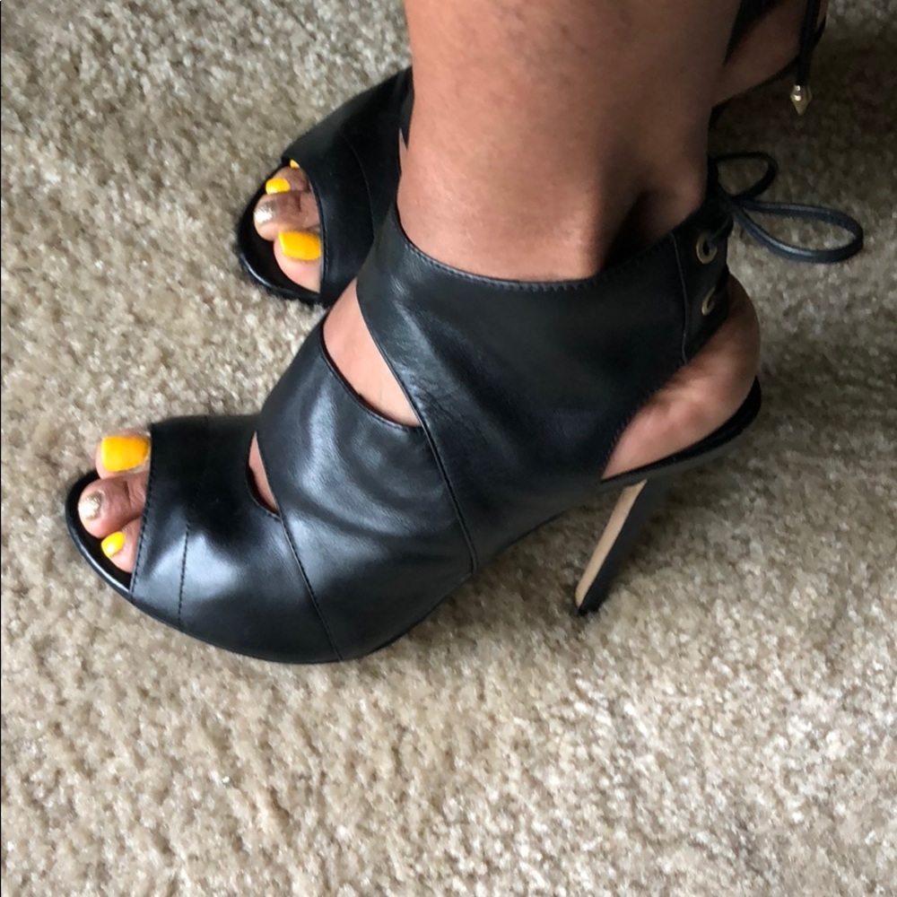Guess - Picture 7 of 7